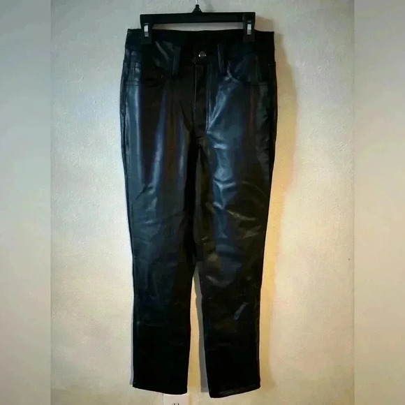 THE HONOR
HIGH RISE STRAIGHT ANKLE‎ // VEGAN LEATHER // BLACK - Picture 2 of 9